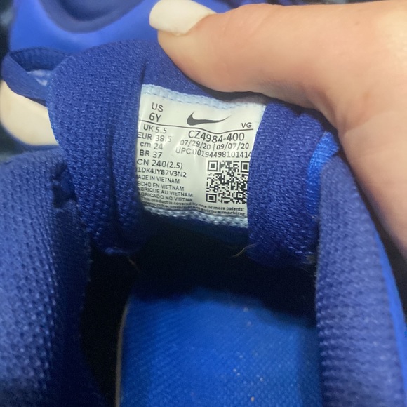 Nike Softball Cleats (Barely Worn) (Size 6y) - Picture 4 of 4